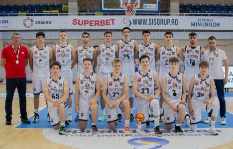 Baschetbaliştii de la LPS Bihorul CSM Oradea, vicecampioni naţionali la U18 (FOTO)