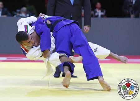 În lojă cu Vizer: Putin a avut parte de aplauze, dar şi de demonstraţii, la Campionatele Mondialele de Judo (FOTO)