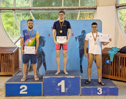 Rezultate foarte bune pentru înotătorii orădeni la Campionatele Naționale Universitare de la Bacău (FOTO)