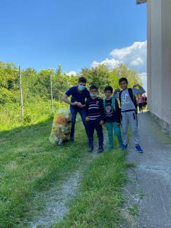 Campionatul curăţeniei: Cum au început voluntarii din Bihor munca în cadrul concursului judeţean de colectare separată a deşeurilor (FOTO)