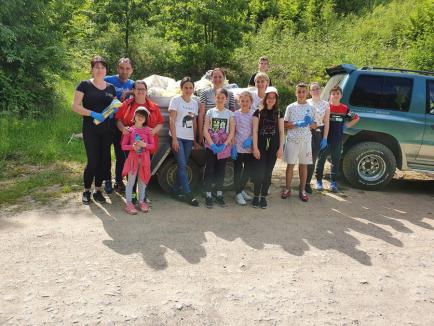 Campionatul curăţeniei: Cum au început voluntarii din Bihor munca în cadrul concursului judeţean de colectare separată a deşeurilor (FOTO)