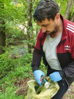 Campionatul curăţeniei: Cum au început voluntarii din Bihor munca în cadrul concursului judeţean de colectare separată a deşeurilor (FOTO)