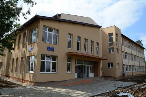 Investiţie de 7,7 milioane euro! Construcţia campusului şcolar continuă pe banii Ministerului Dezvoltării 