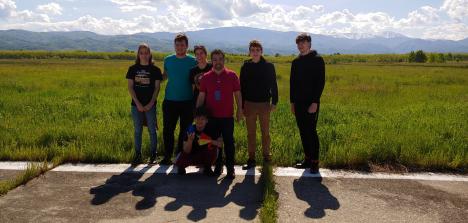 Şase elevi din Oradea vor reprezenta România la un concurs al Agenţiei Spaţiale Europene (FOTO)