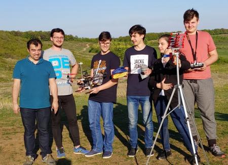 Liceeni campioni, cu un satelit cât o doză de suc: Echipa CoderDojo Oradea a câştigat finala CanSat România şi adună bani pentru a putea participa la cea europeană (FOTO)
