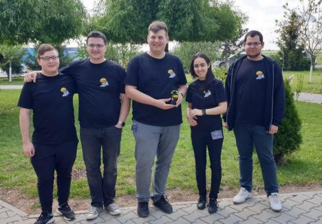 Cât o doză de suc. O echipă cu studenţi din Oradea a câştigat locul I la un concurs de sateliţi (FOTO)