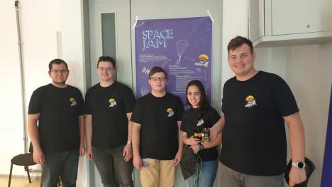 Cât o doză de suc. O echipă cu studenţi din Oradea a câştigat locul I la un concurs de sateliţi (FOTO)