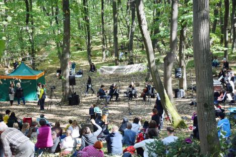 Concert în pădure: Sute de bihoreni, spectatori în pădurea care a „cântat”, în Băile 1 Mai (FOTO / VIDEO)