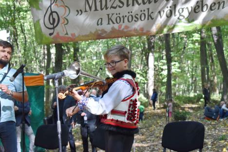 Concert în pădure: Sute de bihoreni, spectatori în pădurea care a „cântat”, în Băile 1 Mai (FOTO / VIDEO)