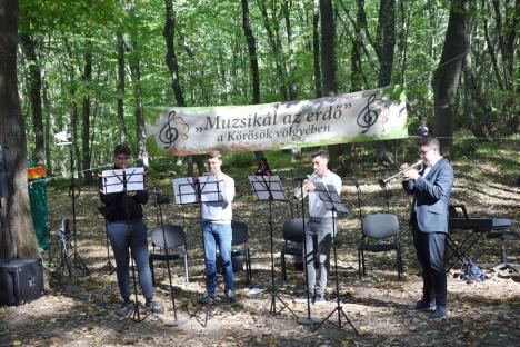 Concert în pădure: Sute de bihoreni, spectatori în pădurea care a „cântat”, în Băile 1 Mai (FOTO / VIDEO)