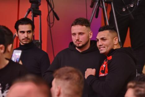 Cântarul oficial Dynamite Fight Show. Confruntarea dintre Sandu Lungu și Micuțu: “Am venit să ne batem, nu să dansăm” (FOTO/VIDEO)