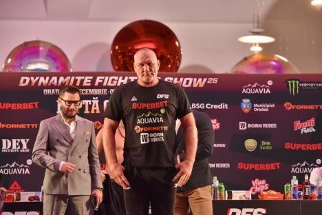 Cântarul oficial Dynamite Fight Show. Confruntarea dintre Sandu Lungu și Micuțu: “Am venit să ne batem, nu să dansăm” (FOTO/VIDEO)