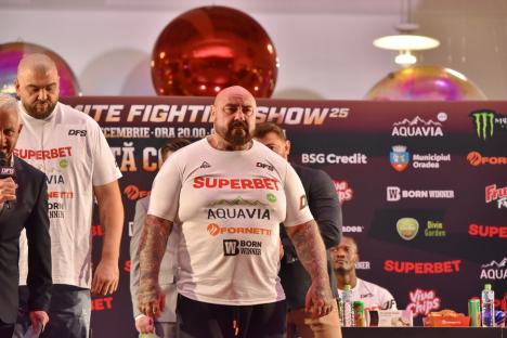 Cântarul oficial Dynamite Fight Show. Confruntarea dintre Sandu Lungu și Micuțu: “Am venit să ne batem, nu să dansăm” (FOTO/VIDEO)