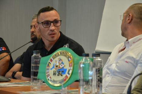 Box! Alexandru Jur vrea să îşi ofere centura WBC Mediterranean drept cadou de nuntă (FOTO)