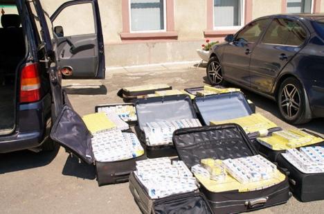 Un bihorean prins cu 2500 de pachete de ţigări în maşină a fost arestat 