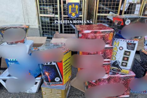 Așteptați un colet cu artificii? Peste 2,7 tone de petarde și rachete interzise, confiscate de polițiști din depozitele a două firme de curierat din Oradea (FOTO/VIDEO)