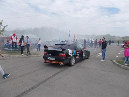 Show cu maşini 'tunate', la Marghita: Vezi cum a fost atmosfera! (FOTO / VIDEO)
