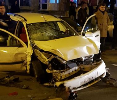 Carambol pe Calea Aradului: Un orădean care a făcut atac cerebral la volan a izbit o maşină în trafic şi alte patru în parcare (FOTO)