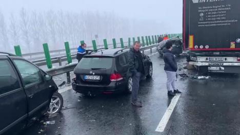 Accident cu 10 mașini pe autostrada Deva-Nădlac. O persoană a fost rănită (FOTO)