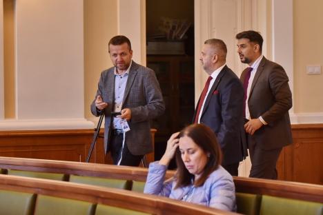 Aflare-n treabă: Șefi din București au venit la Oradea să „conștientizeze” proprietarii de locuințe privind asigurarea obligatorie, dar... fără orădeni