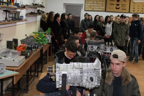 Se caută elevi pentru şcolile profesionale: Caravană prin Bihor pentru promovarea ofertei viitorului an şcolar
