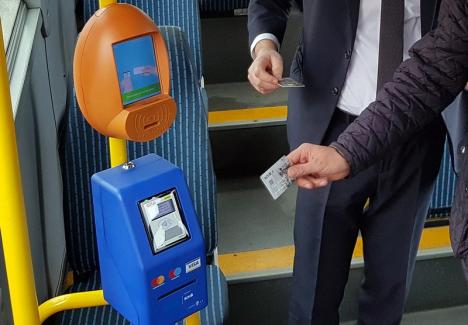 Călătorii care-şi cumpără bilet cu cardul BCR din tramvaie şi autobuze primesc reducere de 50%! 