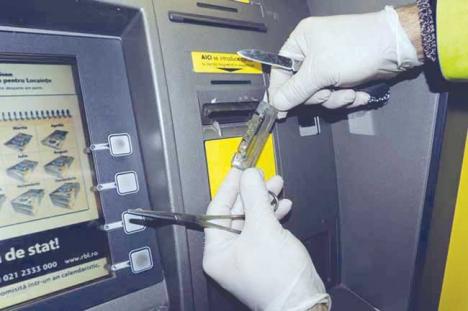 DIICOT a destructurat o bandă de falsificatori de carduri bancare, cu ramificaţii în Bihor