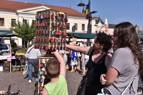 Oradea, Meridianul Zero: O nouă creație florală a atras atenția orădenilor la Parada carelor alegorice (FOTO/VIDEO)