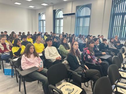 Au explorat viitorul AI: Tineri orădeni au descoperit cum ar putea arăta joburile lor (FOTO)