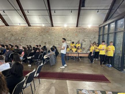 „Career Camp”: Elevi și studenți din Bihor au vorbit cu specialiștii despre joburile digitale (FOTO)