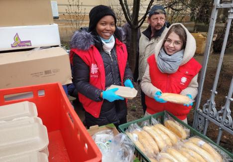 În Oradea se împarte gratuit mâncare caldă pentru nevoiași și vârstnici