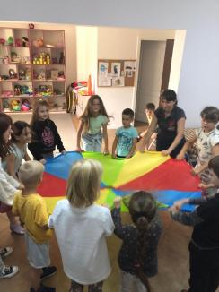 Ucrainenii din Oradea primesc consiliere psihologică și învață limba română. Li se organizează și ateliere de cusut sau grădinărit (FOTO)