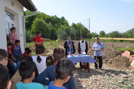 Caritas Eparhial Oradea construieşte un centru de zi pentru copii la Ioaniş (FOTO)