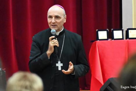 Caritas Eparhial şi-a premiat cei mai activi voluntari. Episcopul Virgil Bercea: 'Există Domnul în ei şi în tot ceea ce fac' (FOTO)