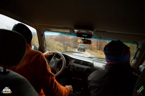 Aventurieri cu suflet mare: 13 familii din Bihor, 'cadorisite' de asociaţia West Alpine Off Road (FOTO)