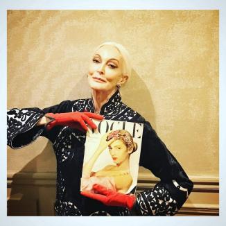 Cel mai bătrân fotomodel activ din lume: La 92 de ani, pe coperta revistei Vogue (FOTO/VIDEO)