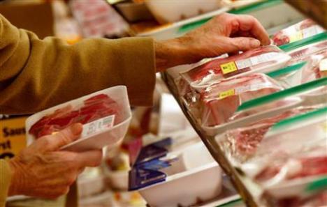 Scandalul cărnii expirate: Protecţia Consumatorilor începe controale în toate supermarketurile 