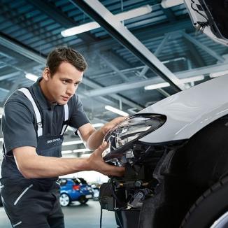 În caz de accident, efectuează reparaţia la un service autorizat BMW! Este alegerea ta. Să alegi ce este mai bine pentru tine! (FOTO)