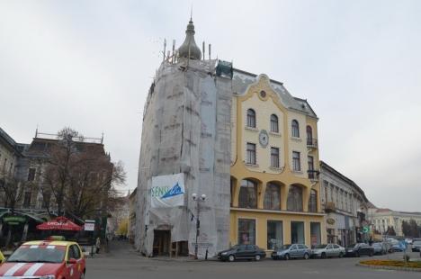 Galben de Oradea: Tot mai mulţi proprietari de clădiri din centrul oraşului îşi zugrăvesc faţadele în nuanţe de galben (FOTO)