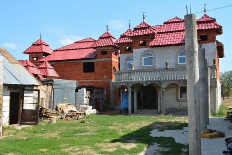 Case... pe făraş: Proprietarii a 1.000 de construcţii ridicate ilegal în Oradea, ameninţaţi cu demolarea (FOTO)