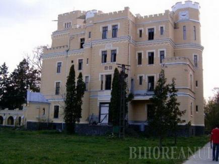 Deşi ţine morţiş să achiziţioneze Băile Rimanoczy din Oradea, CJ Bihor refuză să ia Castelul de la Balc, la preţ de chilipir. Şefii Judeţului nu explică de ce!