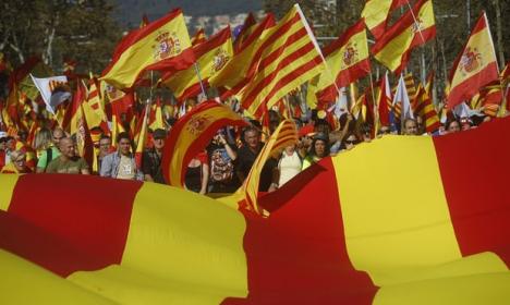 'Catalonia este Spania': Sute de mii de oameni protestează în Barcelona, împotriva declarării independenţei Cataloniei