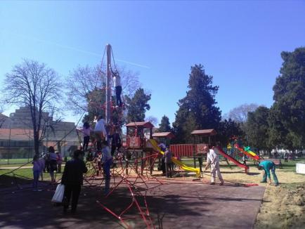 'Pânză de păianjen' pentru copii, în parcurile Mihai Viteazul şi Petofi (FOTO)