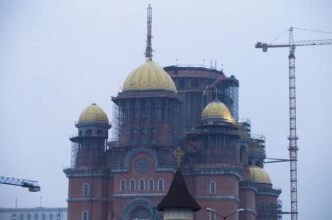 Catedrala Mântuirii Neamului a fost sfinţită. Patriarhul Daniel: 'Catedrala are o capacitate de 5.000 de credincioşi. Mereu va fi neîncăpătoare' (FOTO/VIDEO)