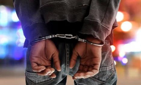 Adolescentul care a spulberat cu maşina, băut fiind, un poliţist din Oradea a fost arestat pentru 30 de zile