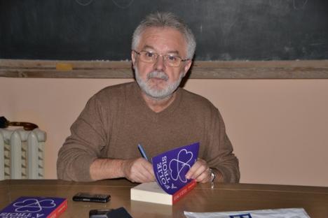 "Folie a trois" la spitalul de nebuni: Florin Ardelean şi-a lansat primul său roman în ospiciu (FOTO)