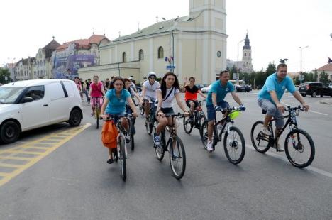 Elevii gojdişti promovează ciclismul, chiar dacă nu au destule piste în oraş (FOTO)