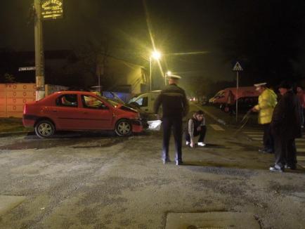 Accident cu trei maşini pe strada Octavian Goga: Un Ford s-a întors cu roţile în sus (FOTO / VIDEO)