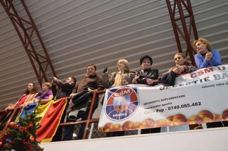 Baschetbaliştii de la CSM s-au transformat în ajutoarele Moşului la serbarea clubului (FOTO)