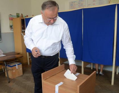 Mang, la referendum: "Am votat pentru o Românie în care să trăim fără frica de a vorbi la telefon" (FOTO)